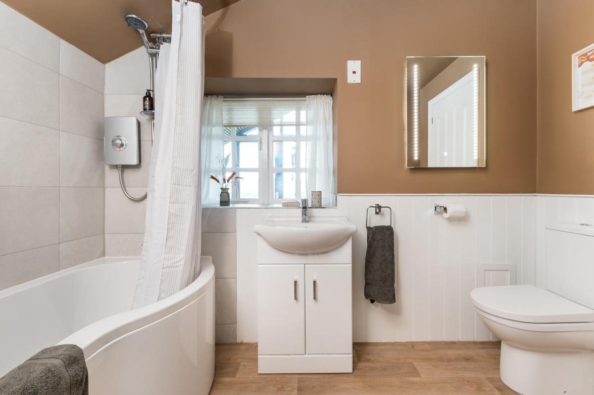 Central Malham Wellbeing Escape Hot Tub & Studio Eksteriør billede