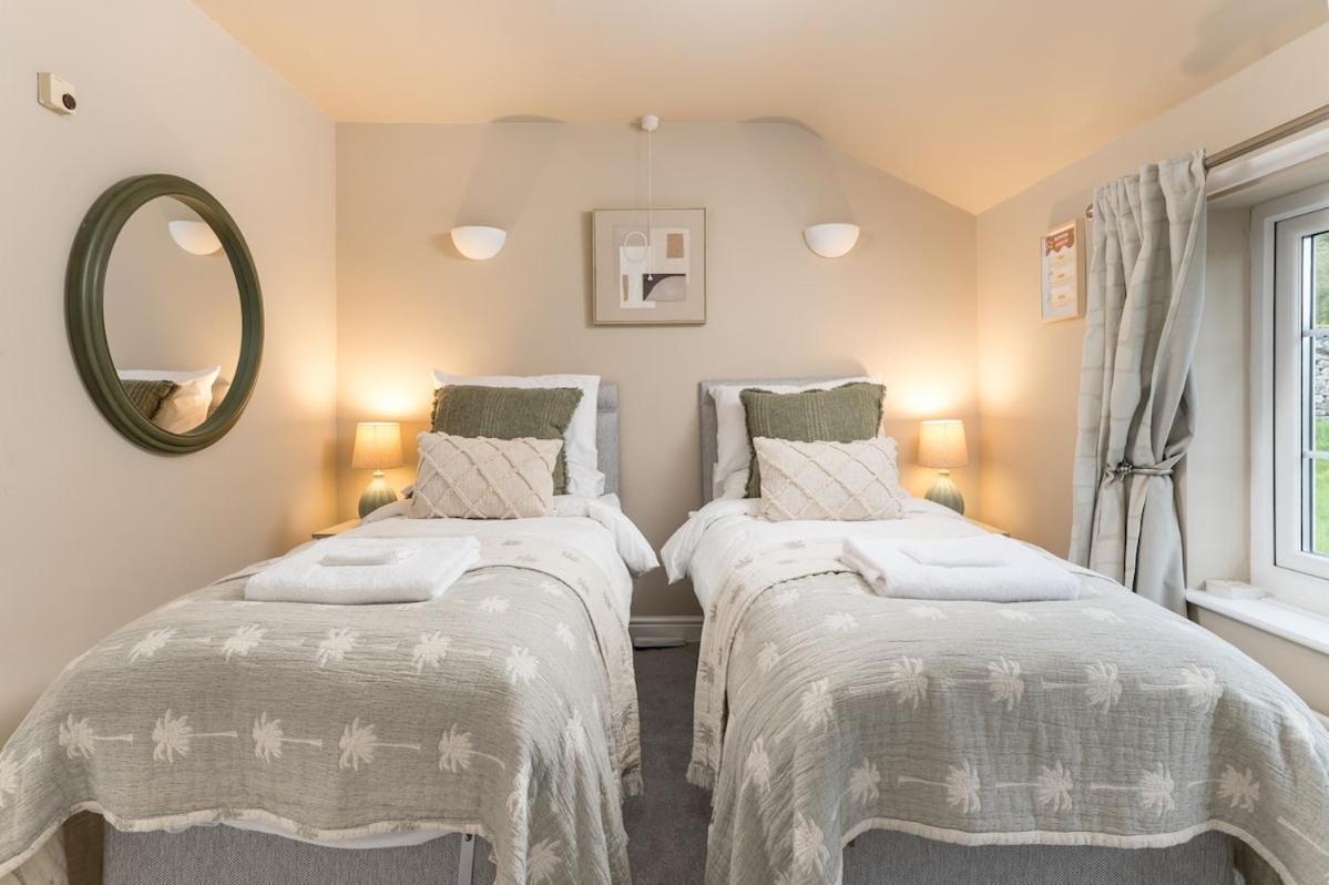 Central Malham Wellbeing Escape Hot Tub & Studio Eksteriør billede
