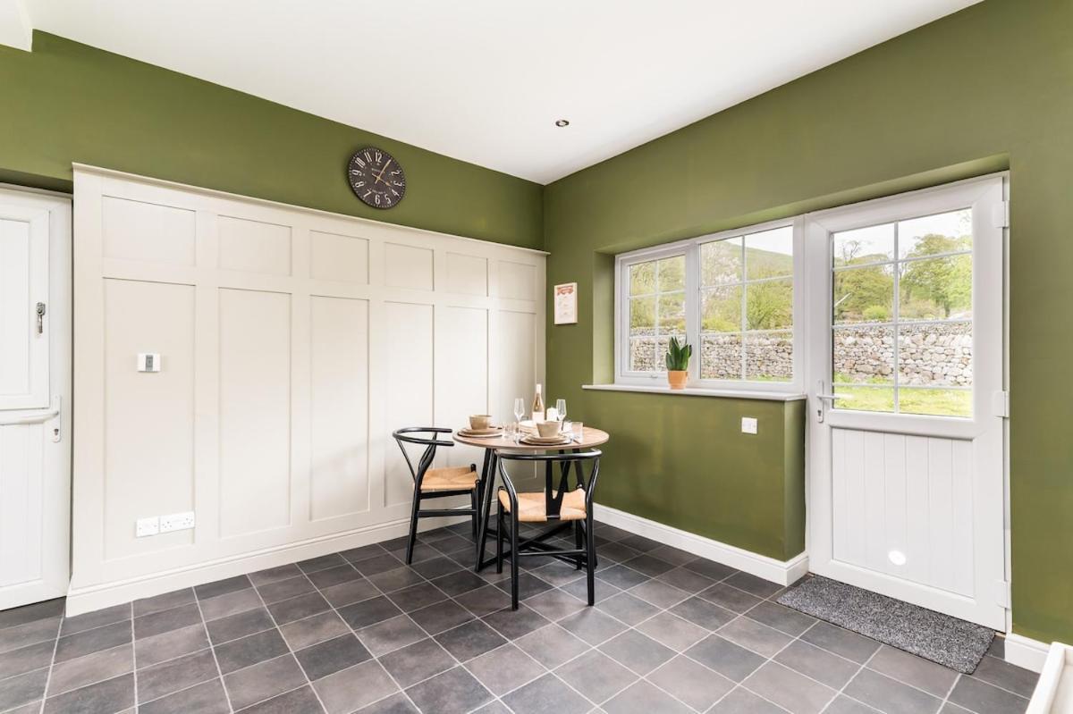 Central Malham Wellbeing Escape Hot Tub & Studio Eksteriør billede
